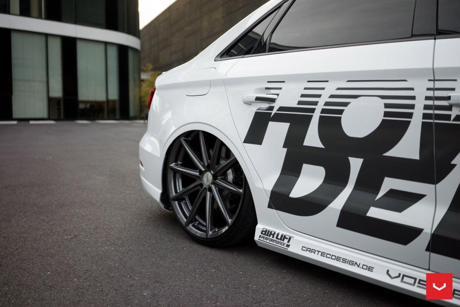 Детали экстерьера Audi S3 Sedan on Vossen Wheels (VFS10) 2017 года  (фото 18 из 52)